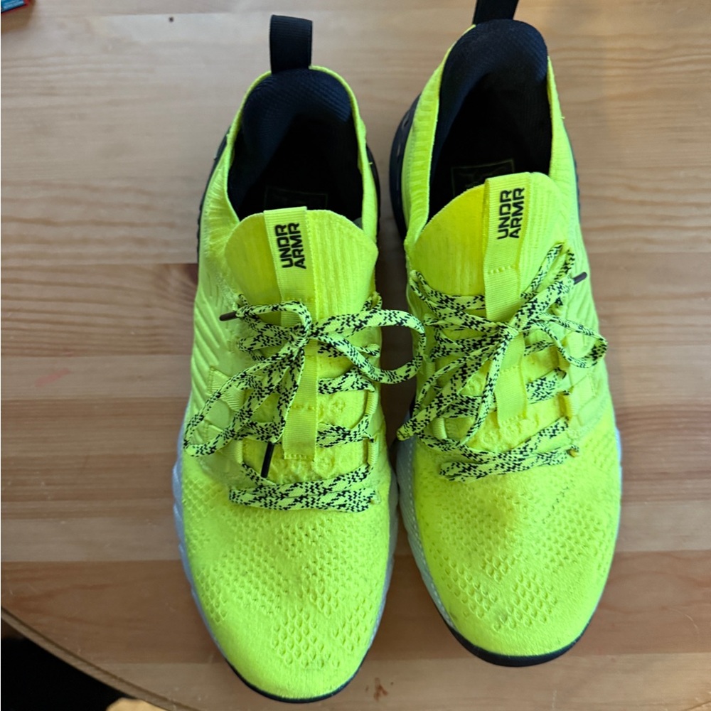 Men’s size 10.5 Under Armor sneakers